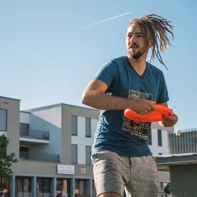 Backhand throw technique